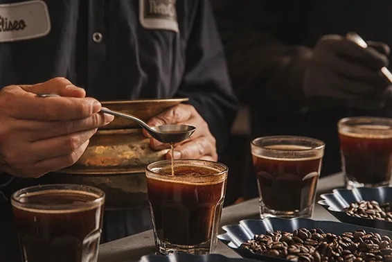 566x377_jde-peet_s_coffee-cupping.png 